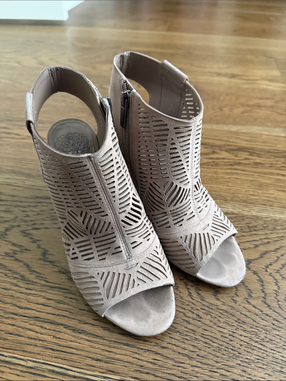 Vince Camuto Kimora suede booties size 6.5